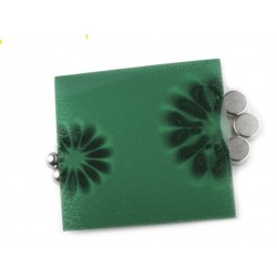 Magnetic field detector